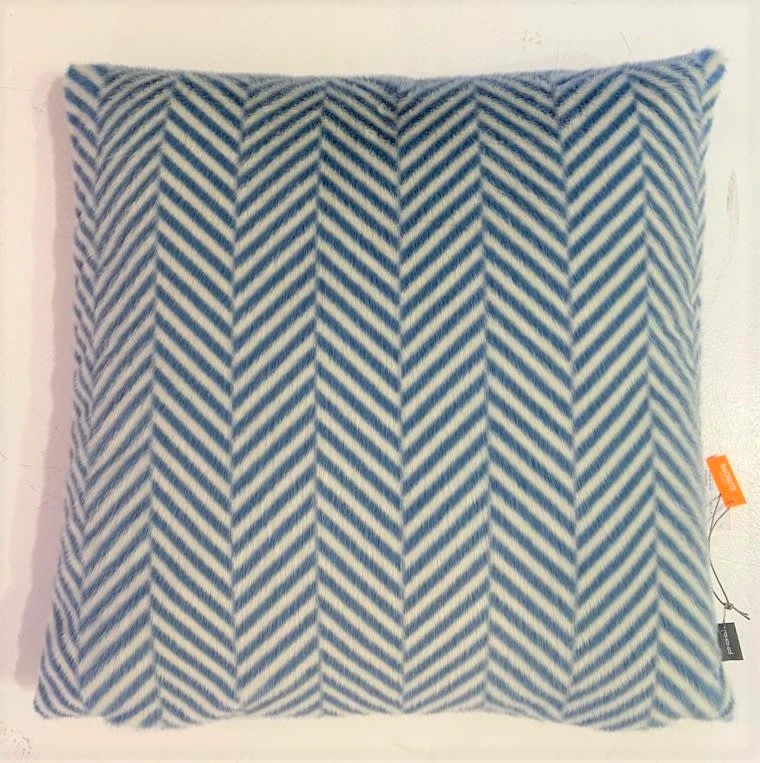 Kissen ZELLA Fellkissen Blau 50x50 Kissen ZELLA Fellkissen Blau 50x50 -Heimtextil Geschäft pad concept kissen zella fellkissen blau 50x50 1